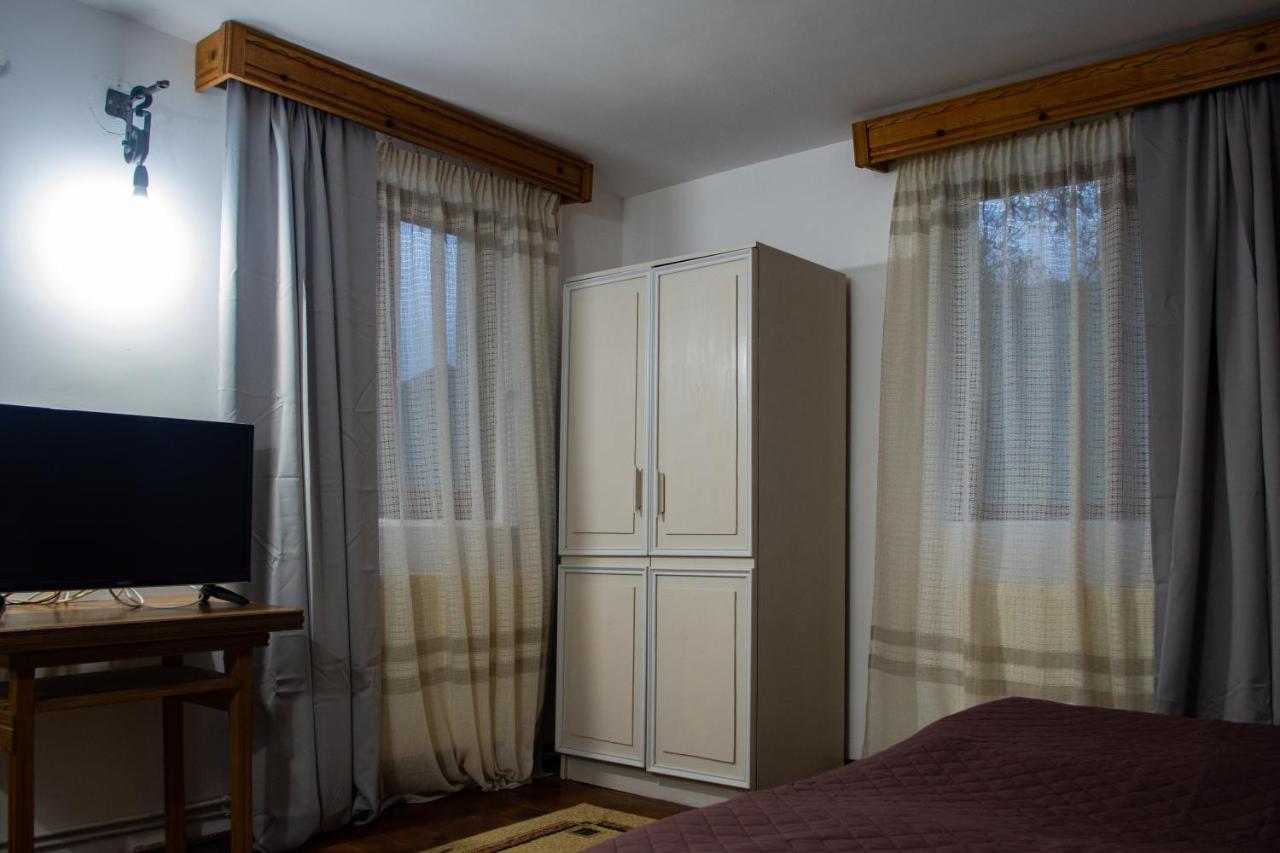 Appartamento Surasul Muntelui Dragoslavele Esterno foto