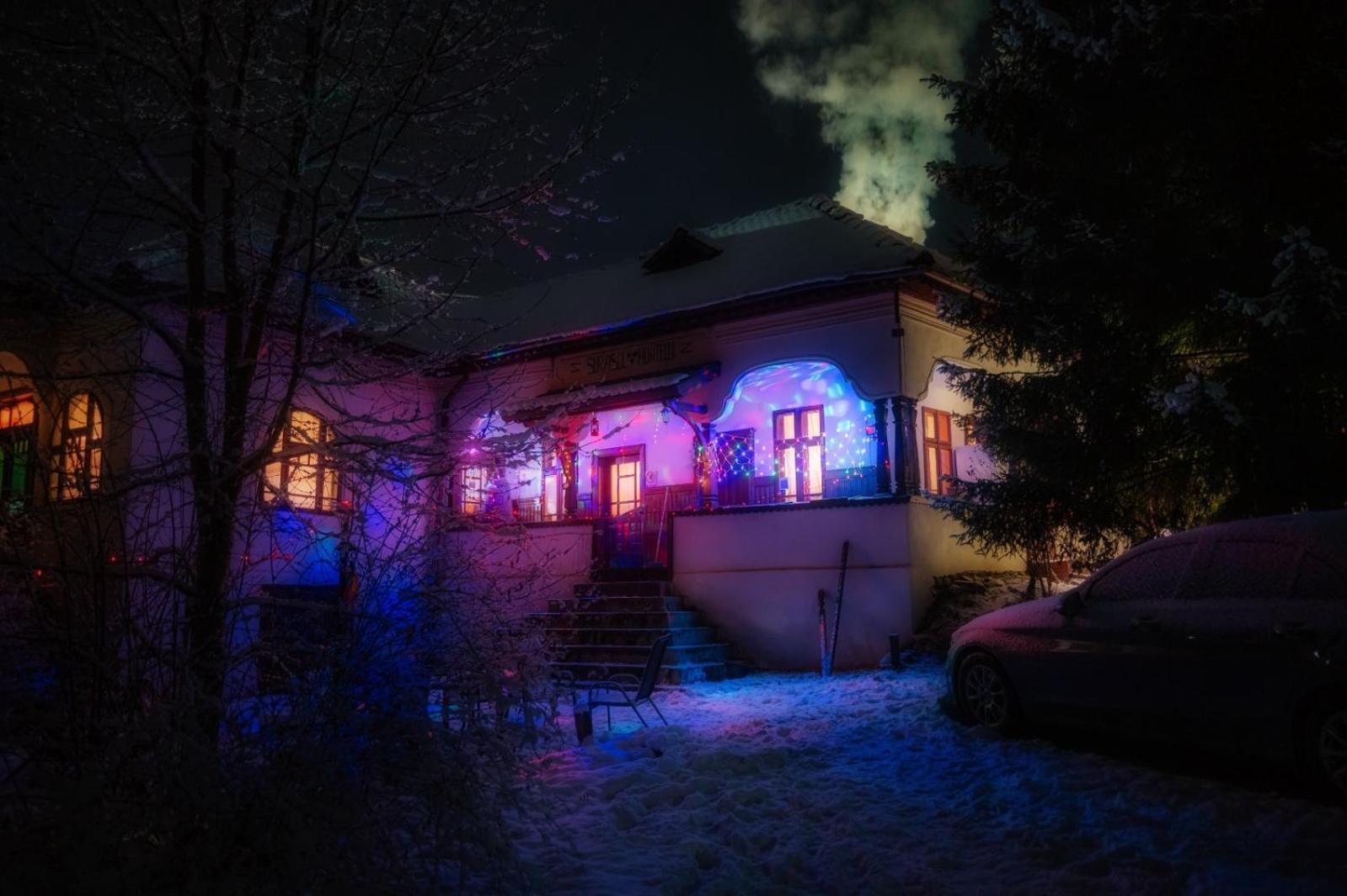 Appartamento Surasul Muntelui Dragoslavele Esterno foto
