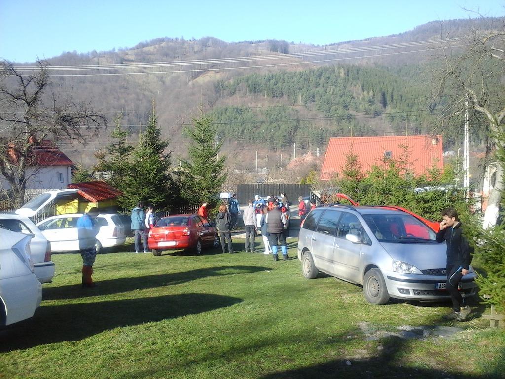 Appartamento Surasul Muntelui Dragoslavele Esterno foto