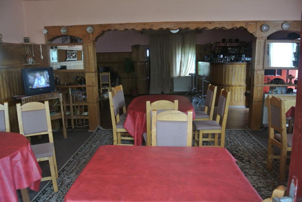 Appartamento Surasul Muntelui Dragoslavele Esterno foto